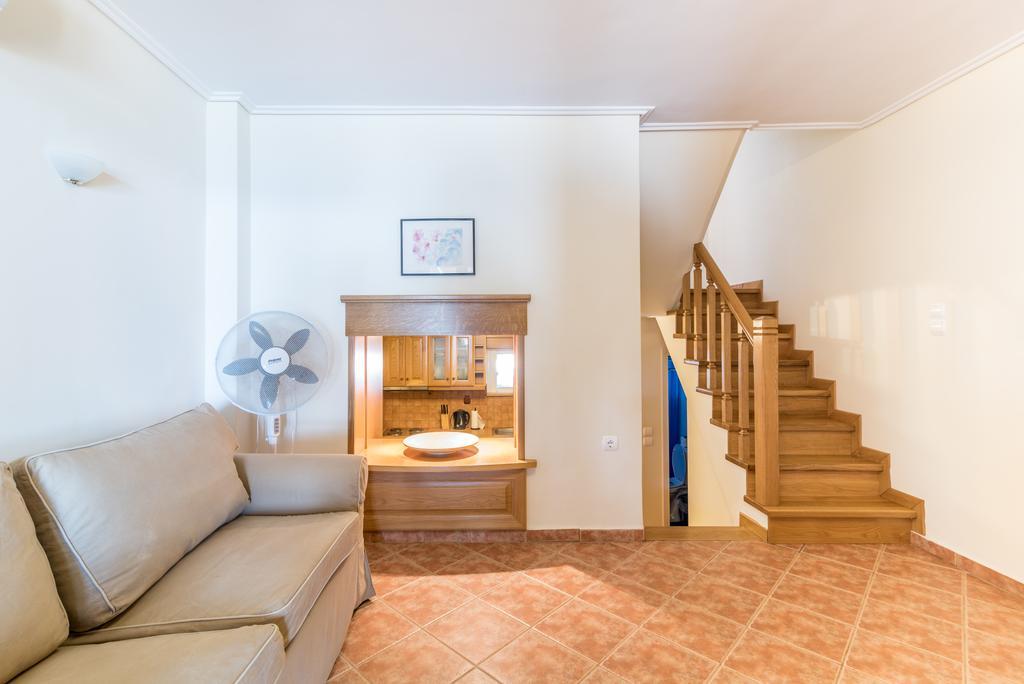 Golden Sand Apartments Vromonérion Стая снимка