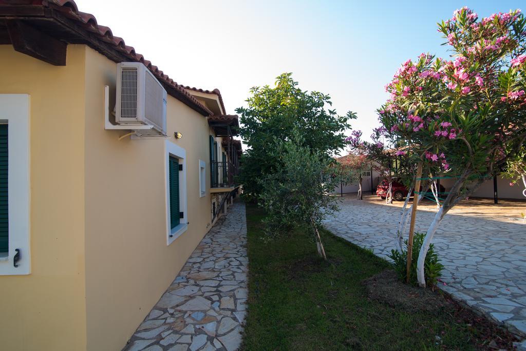 Golden Sand Apartments Vromonérion Екстериор снимка